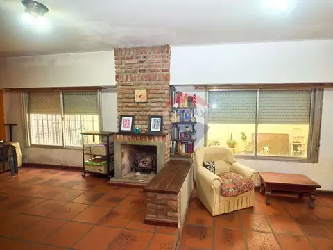 CASA EN VENTA VARELA 4 DORMITORIOS QUINCHO PILETA