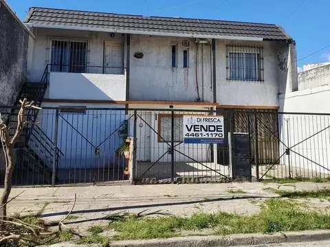 CASA EN PH AL FRENTE CON GARAGE Y PATIO * NUEVO VALOR*