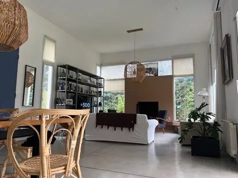 Casa en Venta con 3 cocheras