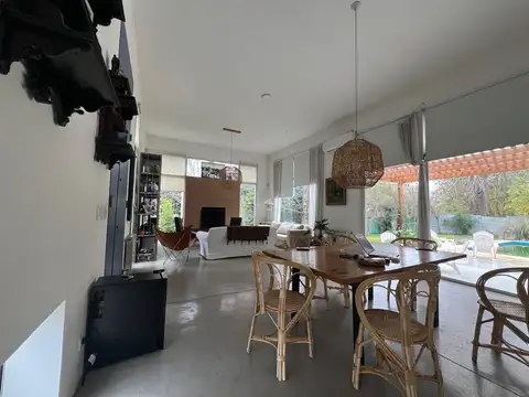 Casa 5 ambientes con 2 baños