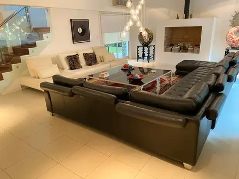 Casa 5 ambientes con 2 baños