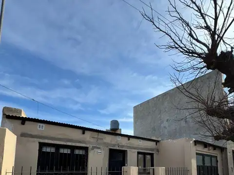 Casa con amplio Lote