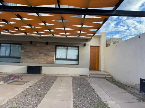 COCUCCI INMOBILIARIA vende excelente ph en Barrio privado Vista Pueblo
