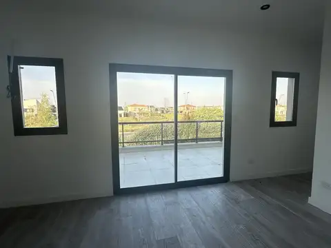 Casa en Venta con 4 cocheras