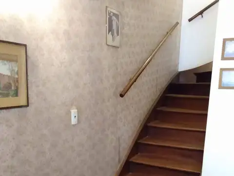 EXCELENTE UBICACIÓN , APTO USO PROFESIONAL O COMERCIAL A 1/2 CUADRA DE LA ESTACIÓN.