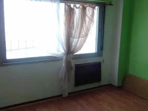 EXCELENTE OPORTUNIDAD   IDEAL INVERSOR EN CASTELAR CENTRO