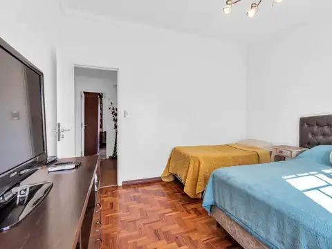 Casa en Venta con 4 cocheras