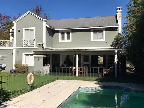 Casa en Venta con renta, Barrio Privado Bermudas, Pilar