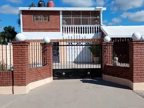 VENTA CASA 3 DORM. + DPTO - VILLA LOS LLANOS