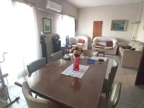 Casa en  Venta con amplio garage