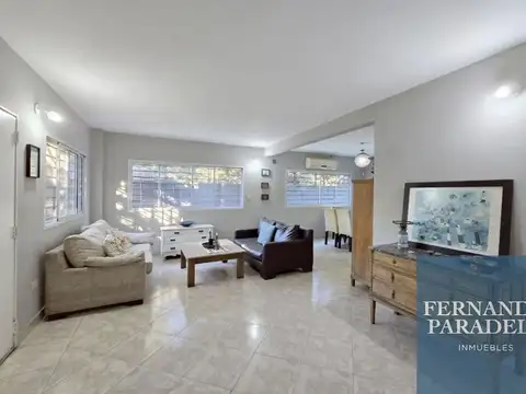 Casa en Venta con 3 cocheras