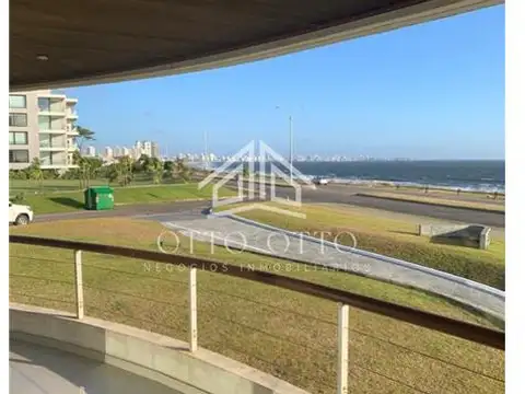 Apartamento en venta Playa Mansa 3 dormitorios