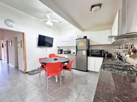 Casa en Venta con 4 cocheras