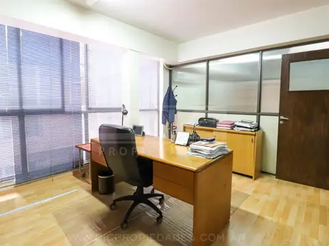 Av. Triunvirato al 4100 entre Echeverria y La Pampa