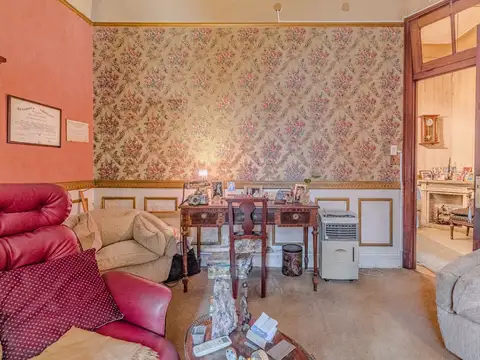 CASA 5 AMBIENTES CON PATIO TERRAZA QUINCHO. FLORES