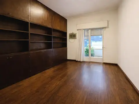 Oficina en planta alta