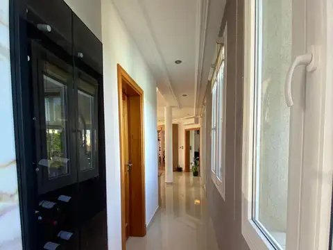 Casa 6 ambientes con 4 baños