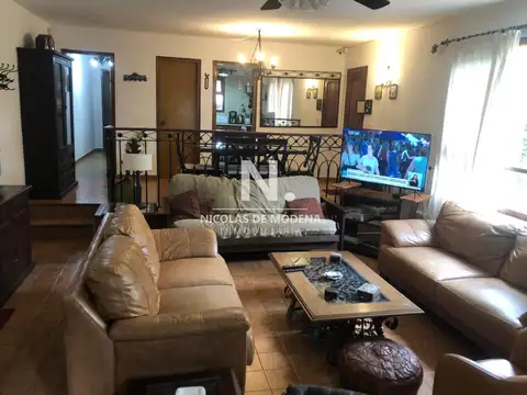 En venta casa con piscina y Barbacoa en Pinares, Punta del Este.