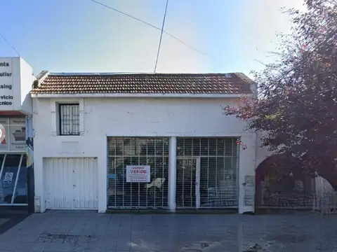 Rivadavia e/ Dorrego y Tomas Guido