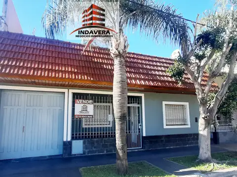 Impecable casa sobre Lote de 184m2 – 3 Amb. 3 Cocheras. Patio – San Justo