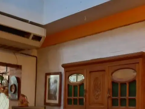 ESPACIOSA CASA ESTILO CAMPO SOBRE CONGRESO