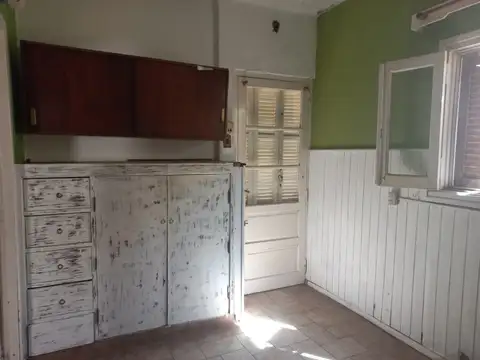 Casa 7 ambientes con 1 baño