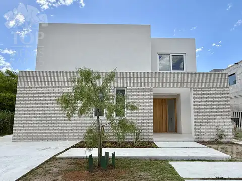 Casa en Venta en Laguna Grande, USD 629.000