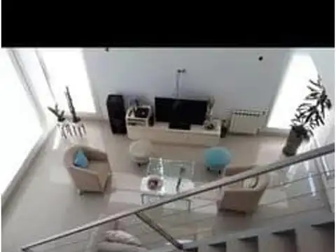 Casa 6 ambientes con 4 baños