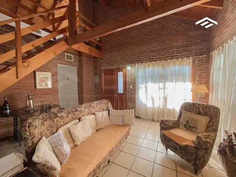 Casa 4 ambientes con 2 baños