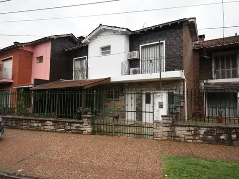 Casa en Venta con 3 cocheras