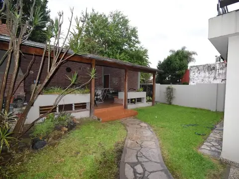 VENTA CASA 4 DORMITORIOS JARDIN QUINCHO LUMINOSA