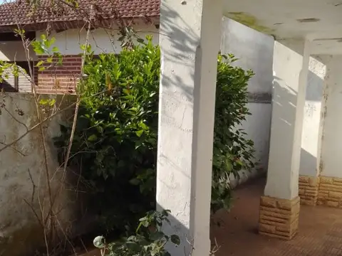 VENTA - CASA A REFACCIONAR EN LA CIUDAD DE CASTELLI