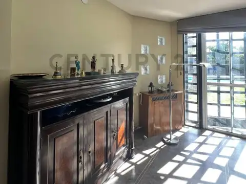 Casa 8 ambientes con 5 baños