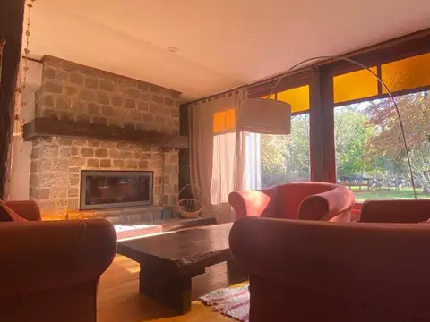 Casa 13 ambientes con 3 baños