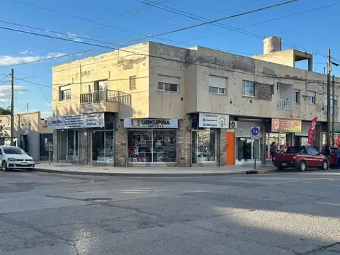 VENTA ESQUINA LOCALES COMERCIALES Y DEPARTAMENTOS EN CIPOLLETTI