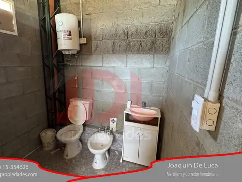 Dos Locales comerciales, Dos departamentos y  Un deposito