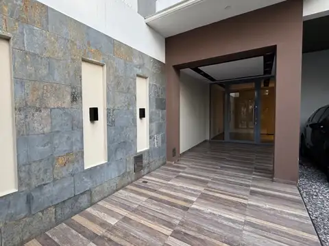 MONOAMBIENTE CON COCHERA