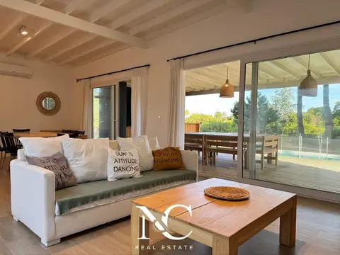 Casa 5 ambientes con 3 baños