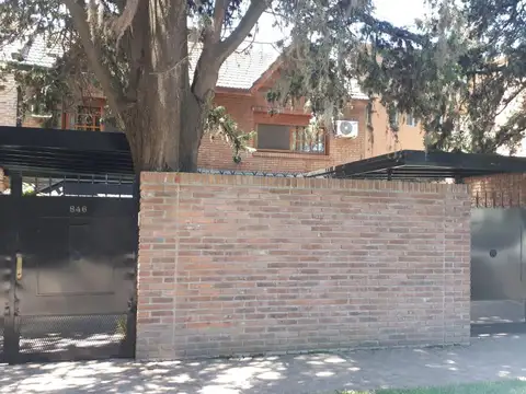 Casa en Venta con 2 cocheras