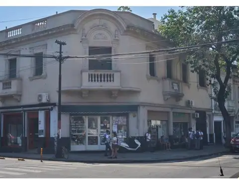 Casa 6 ambientes con 2 baños