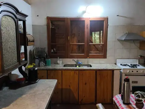 Casa 8 ambientes con 2 baños