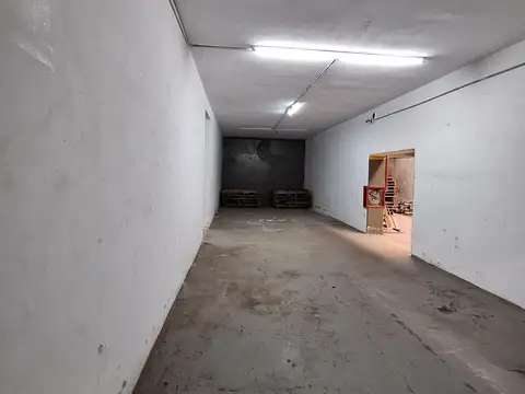 Galpon en Venta 43  mts Fondo