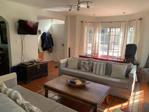 Casa 5 ambientes con 3 baños