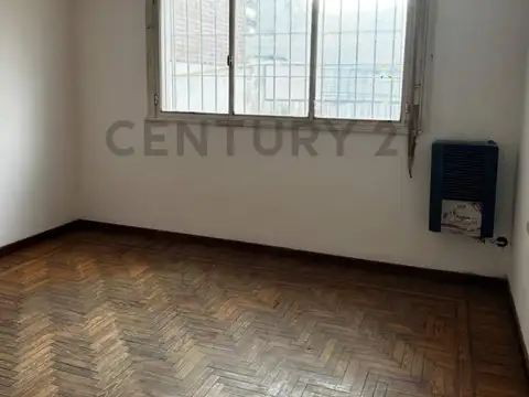 Alquilo casa en el centro de la ciudad