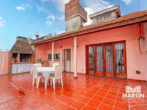 PH Planta Alta en Boulogne 4 ambientes, 2 baños, balcón y patio. 2 cuadras de Av. Ader.