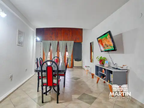 PH Planta Alta en Boulogne 4 ambientes, 2 baños, balcón y patio. 2 cuadras de Av. Ader.