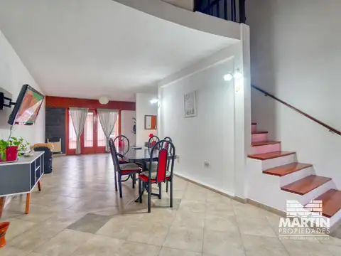 Casa 4 ambientes con 2 baños