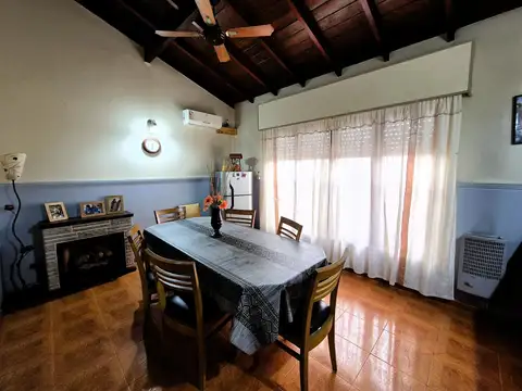 VENTA Dos casas + Local Comercial Adolfo Sourdeaux