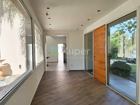 VENTA CASA 5 AMBIENTES EN BARRIO SANTA SILVINA 100