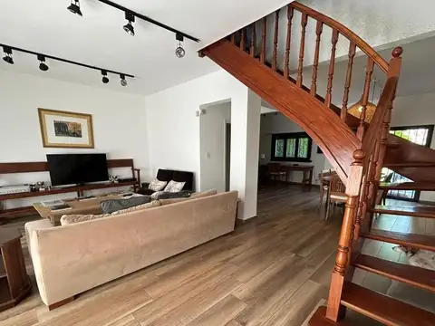 Casa 5 ambientes con 3 baños